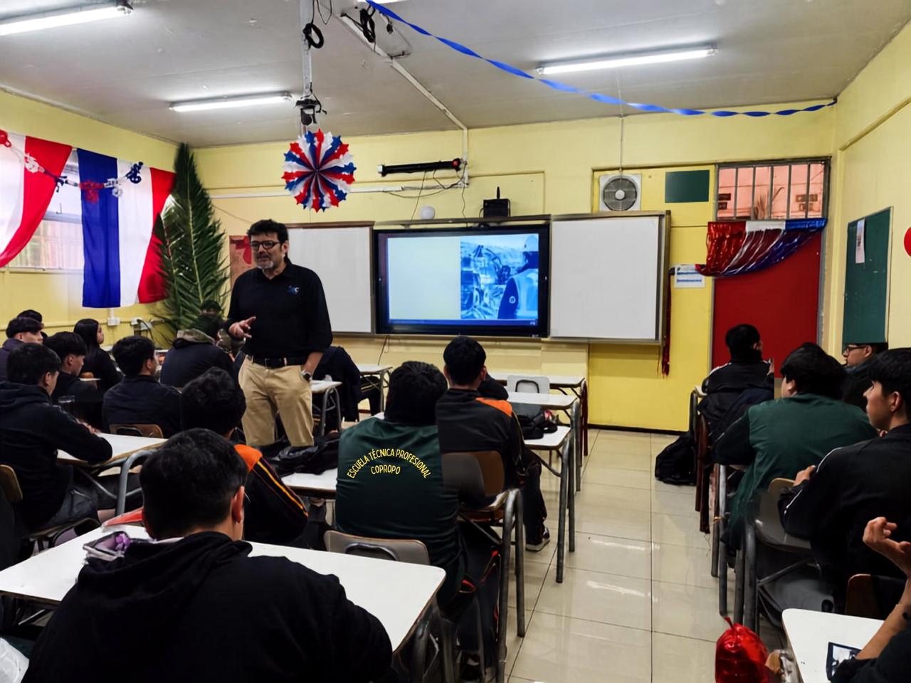 Masterclass Descubriendo la Nueva Minería en el Liceo Técnico ETP de Copiapó
